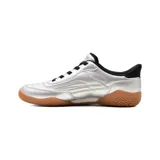 Championes Skechers modelo Slip-Ins Zinger Evo Off The Pitch, de color plateado con detalles en negro y suela de goma marrón. Confeccionados con parte superior de piel sintética metalizada, cordones elásticos fijos y diseño sin cordones.