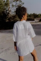 Camisa color naranja de lino 100%, de corte holgado y mangas 3/4.