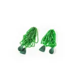 Aros colgantes verdes con mostacillas y resina.