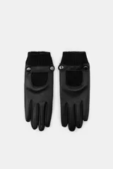 Guantes cortos de mujer combinados en cuero sintético y tejido de punto a tono, con detalle de tira con botones a presión en el dorso.