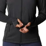 Campera deportiva Columbia negra con cierre frontal, bolsillos laterales con cierre, cuello alto, mangas largas con orificios para pulgares y logo de la marca bordado en el pecho.