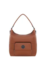 Cartera tipo hobo de cuero sintético en color beige, con un bolsillo frontal con cierre y parche circular con el logotipo de la marca "TRDY". Presenta un asa corta superior y detalles en herrajes negros.