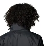 Campera cortaviento Columbia Switchback IV de color negro, con capucha ajustable, cierre frontal y bolsillos con cremallera. Incorpora tecnología Omni-Shield que repele la humedad.