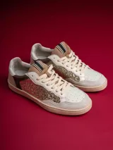 Championes urbanos Champion modelo Compe, color gris con detalles en blanco y suela color caramelo.