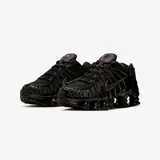 Zapatillas Nike Shox TL color negro.