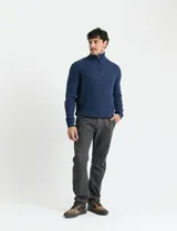 Sweater de punto inglés color verde, con cuello alto y cierre frontal parcial metálico. Diseño de manga larga con puños y ruedo acanalados.