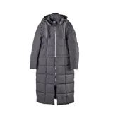 Campera multifunción modular color negro, con diseño matelaseado y capucha desmontable. Su sistema de cierres permite transformarla en cuatro versiones: campera larga, campera corta, chaleco largo y chaleco corto.