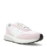 Championes urbanos New Balance modelo U370, color rosado con detalles en blanco. Presentan el logo N característico en los laterales, cordones blancos y una suela con plataforma.