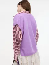 Sweater sin mangas de cuello V, color azul marino, confeccionado en cashmere.