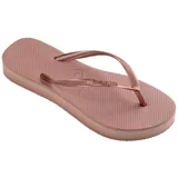 Ojotas Havaianas modelo Slim, color rosado, con tiras finas y suela con textura antideslizante.