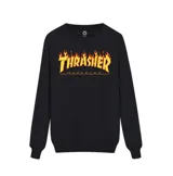 Buzo de cuello redondo y manga larga, color negro, con estampado frontal del logo de Thrasher Magazine en llamas amarillas y rojas.