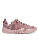 Championes de entrenamiento Under Armour modelo TriBase Reign 6, color rosado. Presentan parte superior de malla transpirable con tecnología UA WARP para sujeción, mediasuela de doble densidad y suela exterior de goma con tecnología TriBase para mayor contacto con el suelo y estabilidad.