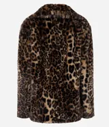 Campera corta de pelo sintético con estampado animal print de leopardo. Presenta un diseño estructurado con cuello amplio y solapas, ideal para un look sofisticado.