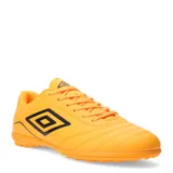 Championes de fútbol Umbro modelo Classico III TF, color naranja con detalles en negro. Diseñados para césped sintético, cuentan con suela con tapones pequeños para mayor tracción y cierre con cordones.