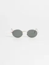 Lentes de sol de montura metálica plateada, estilo redondo u ovalado, con cristales oscuros.