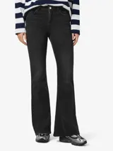 Jean flare de tiro alto confeccionado en denim de algodón con leve elasticidad. Presenta un corte acampanado, cierre delantero con botón y bolsillos clásicos.