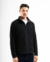 Campera de polar negro con cierre frontal completo, cuello alto y bolsillos laterales con cierre. Presenta un diseño liso y funcional, ideal para climas fríos.