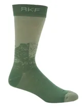 Calcetines de largo medio en color verde, confeccionados en fibra de bambú con diseño estampado en la caña y logo de la marca en el puño superior.