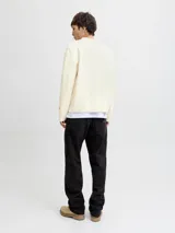 Buzo de punto de manga larga con cuello redondo y ajuste holgado, confeccionado en tejido suave y flexible.