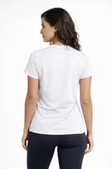 Remera deportiva de manga corta y cuello redondo, confeccionada en tejido técnico transpirable de color negro.