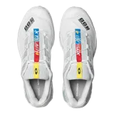 Championes Salomon XT-4 OG de diseño técnico y deportivo, color negro con detalles plateados y suela de gran tracción para trail running y uso urbano.