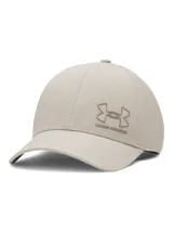 Gorra de béisbol Under Armour de perfil bajo, confeccionada con tecnología ArmourVent para mayor transpirabilidad y secado rápido. Presenta un diseño estructurado con visera precurvada y el logo de la marca aplicado en el panel frontal.