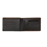 Billetera marrón de cuero con banda horizontal negra y logo metálico.