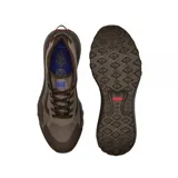 Championes Vans Crosspath de diseño técnico y robusto, color marrón. Presentan una silueta de perfil bajo con suela de plataforma dentada para mayor tracción, cordones al tono y detalles de la marca en el lateral y la lengüeta.