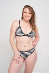 Tanga estampada con forro delantero y trasero, de lycra.