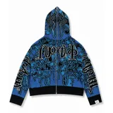 Buzo tipo hoodie tejido de punto grueso con cierre frontal completo hasta la capucha. Presenta un diseño gráfico abstracto en tonos azules y negros, con tipografía estilo gótico en el frente y las mangas. Cuenta con puños y ruedo acanalados en color negro, y etiqueta de marca en la manga.