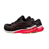 Championes de running Asics Gel-Kayano 29, color negro con detalles en rojo y amarillo. Presentan tecnología FF Blast+ en la entresuela para mayor amortiguación y diseño de malla transpirable.