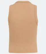 Top cropped musculosa de mujer, color marrón oscuro, confeccionado en tejido ribana acanalado, con cuello redondo y sin mangas.