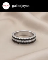 Anillo de plata 925 tipo sin fin, con diseño de tres hileras de circonias en color negro.