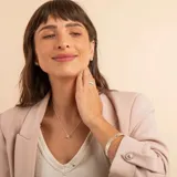 Anillo de plata 925 con diseño texturizado en relieve de estilo croissant.