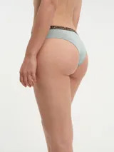 Bombacha de bikini azul marino con cintura de elástico fino con estampado animal print de leopardo.