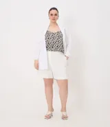 Blazer marrón de crepé de viscosa, corte alargado, sin cierre y mangas fruncidas.