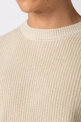 Sweater de tejido de punto acanalado en color azul, con cuello redondo, mangas largas y calce relajado.