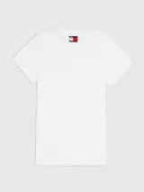 Remera blanca de cuello redondo y manga corta, confeccionada en mezcla de algodón orgánico y viscosa, con diseño slim y logotipo bordado en el pecho, en colaboración con Shawn Mendes.
