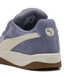 Championes urbanos Puma modelo Park Luna SD, confeccionados en gamuza color gris azulado con detalles en crema. Presentan cordones gruesos, suela de goma color caramelo y el logo de la marca en la lengüeta.