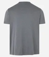 Remera deportiva verde militar de manga corta, confeccionada en tejido de malla 100% poliéster con tecnología Get Dry.