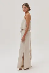 Top de lino con escote cuadrado y breteles anchos, de corte recto y calce holgado.