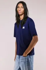 Remera azul marino de corte holgado con cuello redondo y estampado del logo de Kodak en el pecho.