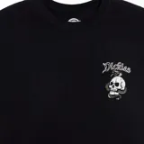 Remera Dickies de manga corta y cuello redondo, color negro, con estampado gráfico de una calavera y serpiente en el pecho.