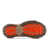 Championes New Balance Tektrel color beige con detalles en marrón y suela geométrica.