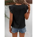 Blusa de tela broderie color negro, con cuello redondo, mangas cortas con volados y detalle de calado horizontal en la parte superior del pecho.