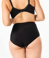 Bombacha tiro alto color beige, confeccionada en algodón orgánico.