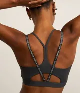 Top deportivo color gris oscuro con copas, breteles finos con lettering y estampado frontal "Sporty".