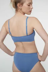 Soutien bralette color rosa viejo de microfibra sin costuras, con breteles regulables y espalda entera.