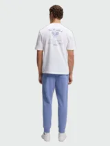 Remera blanca de manga corta Hugo Boss, con cuello redondo y sutil logo impreso en el pecho.