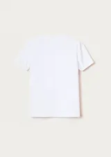 Remera básica de algodón color blanco con cuello en V y mangas cortas.